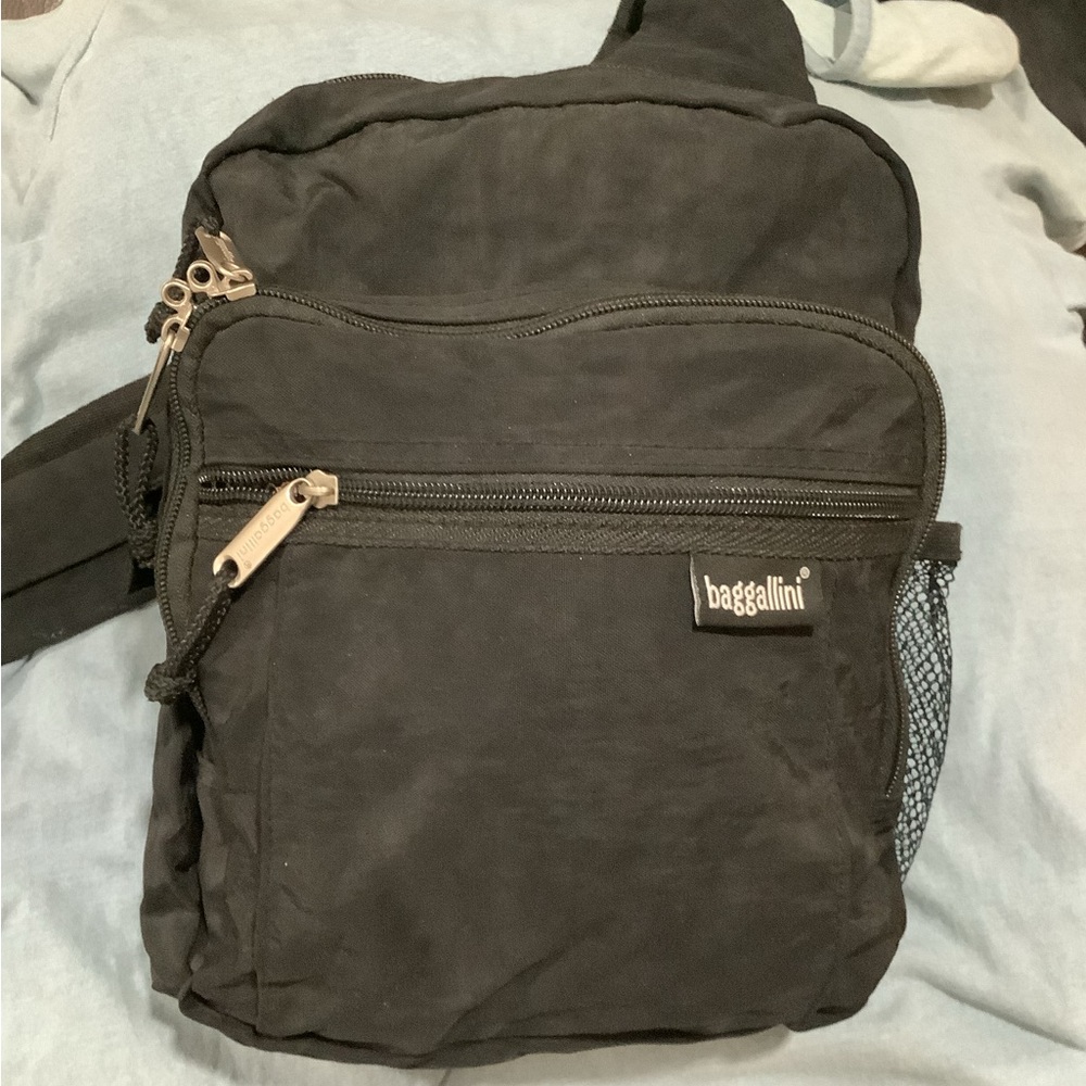 Baggallini Nylon Crossbody Black with Lots of Pockets